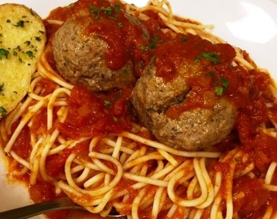 1/2 Pan Spaghetti w/ homemade Meatballs