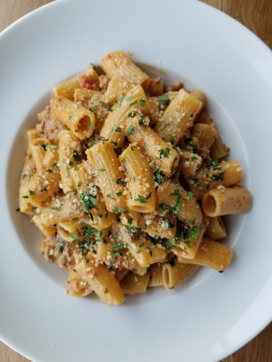 RIGATONI BOLOGNESE