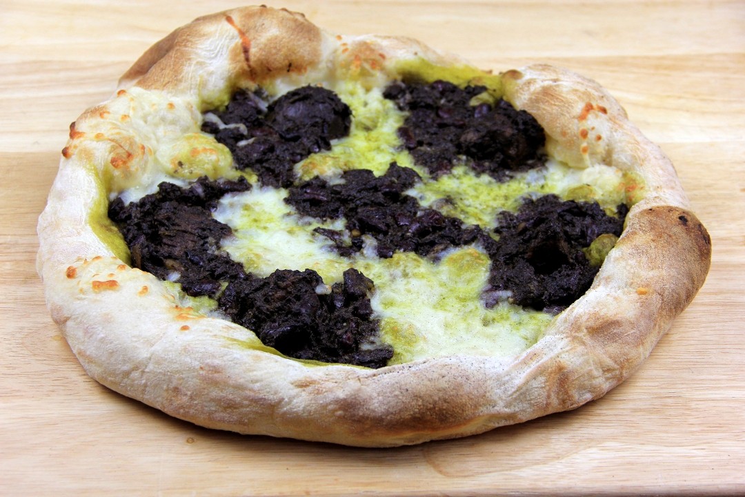 Ghormeh Sabzi Pizza (پیتزا قرمه سبزی)