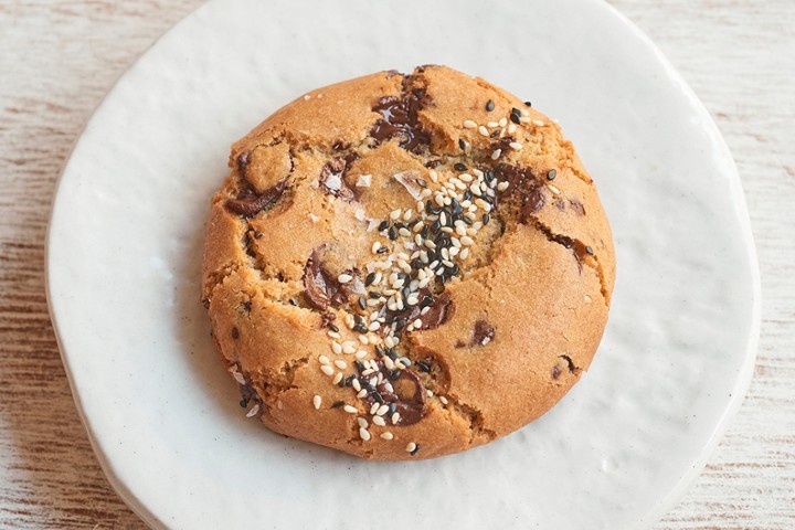 miso sesame chocolate chip cookie