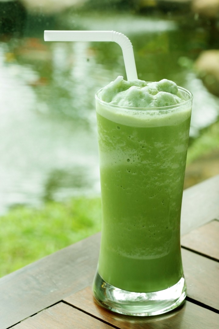 Pandan coconut iced latte