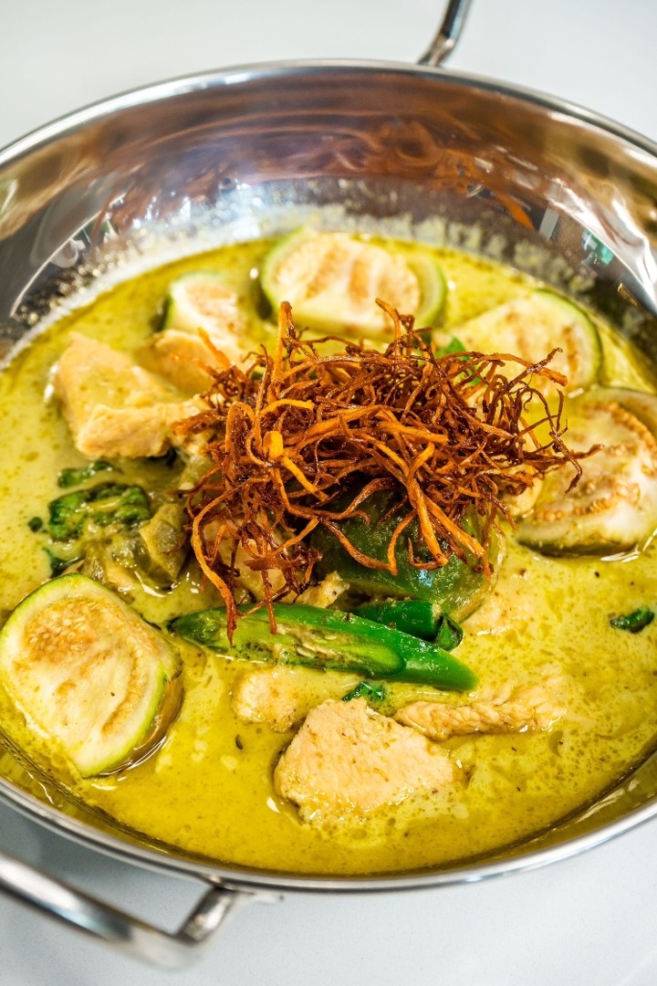 Green Curry Chicken Serve W/ White Rice full tray