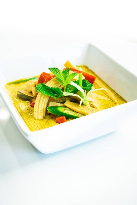 Green curry with soft tofu and mixed vegetables (full tray 16-20 people) GF Serve with white rice