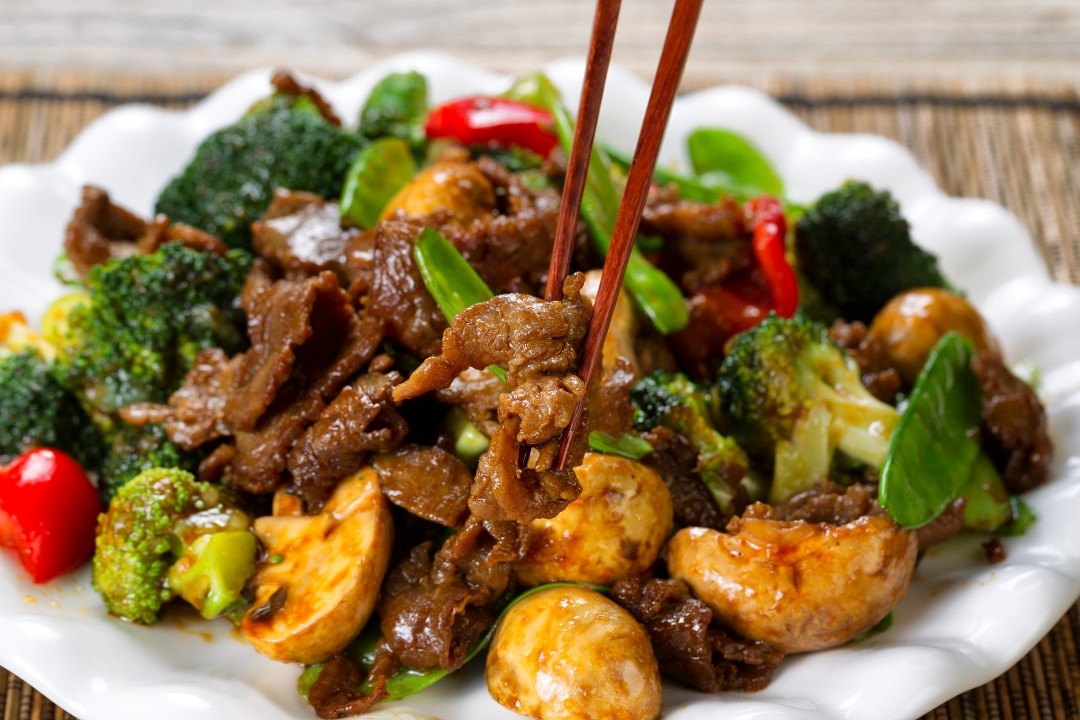 Stir-fry beef with mixed vegetables 1/2 tray