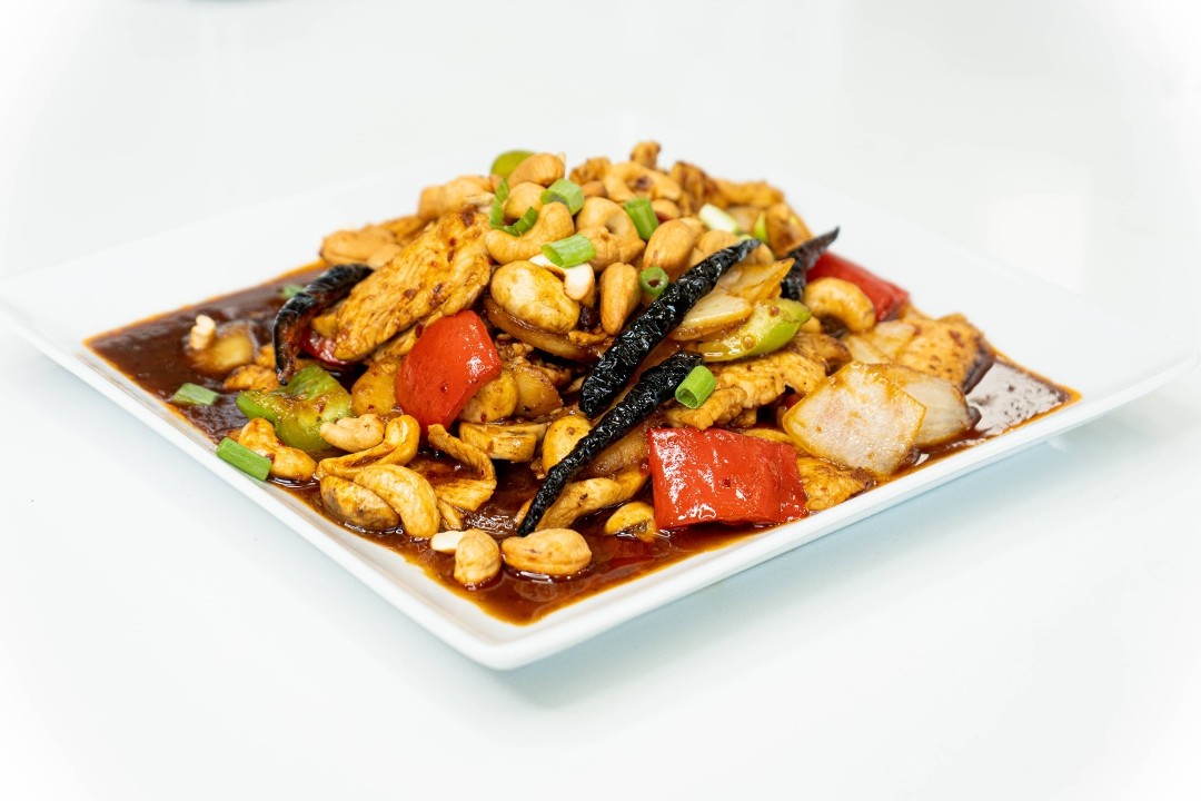 Bangkok Chicken Cashews serve w/ white rice