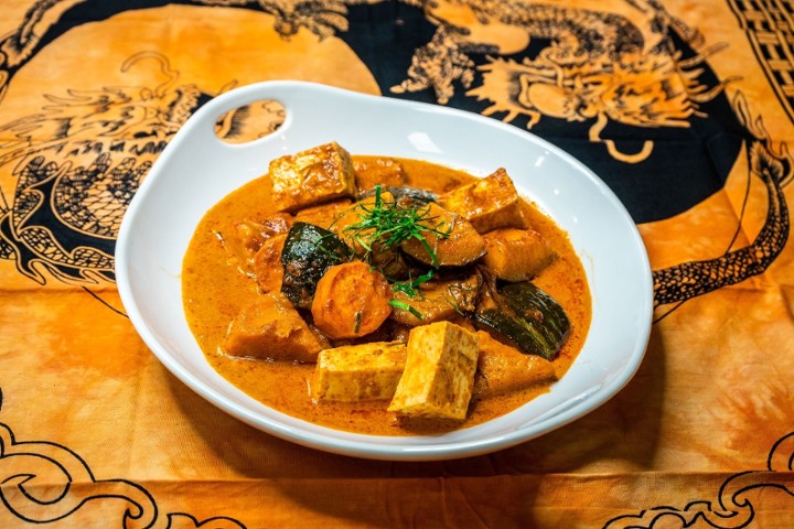 Pumpkin Penang Curry with mixed vegetable and tofu (full tray) GF serve with White Rice