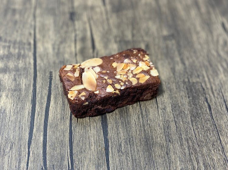 Brownie with Almonds
