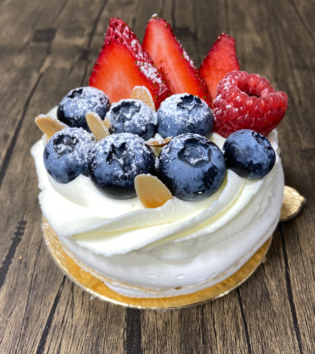 Pavlova With Chantilly And Berries