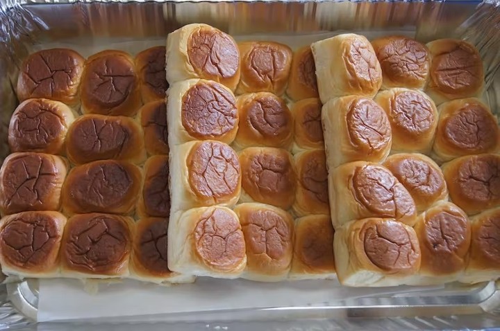 Hawaiian Sweet Rolls (Catering)