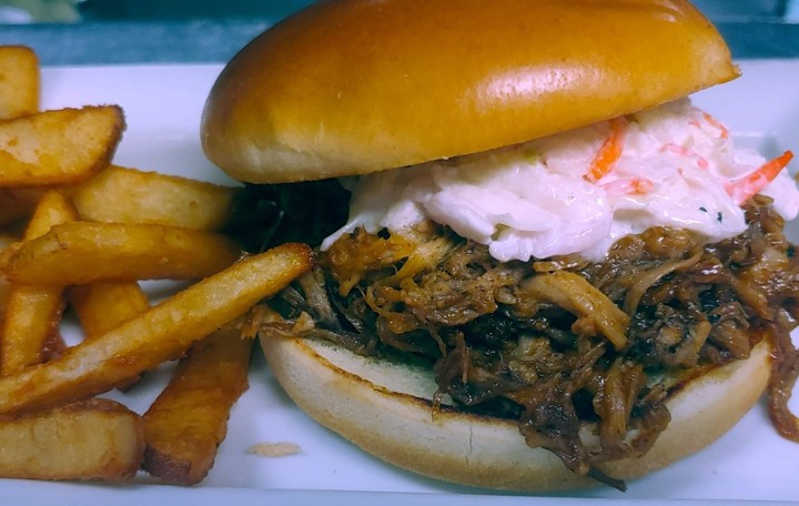 PULLED PORK SANDWICH