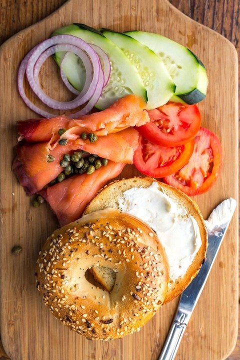 Bagel w/ Lox