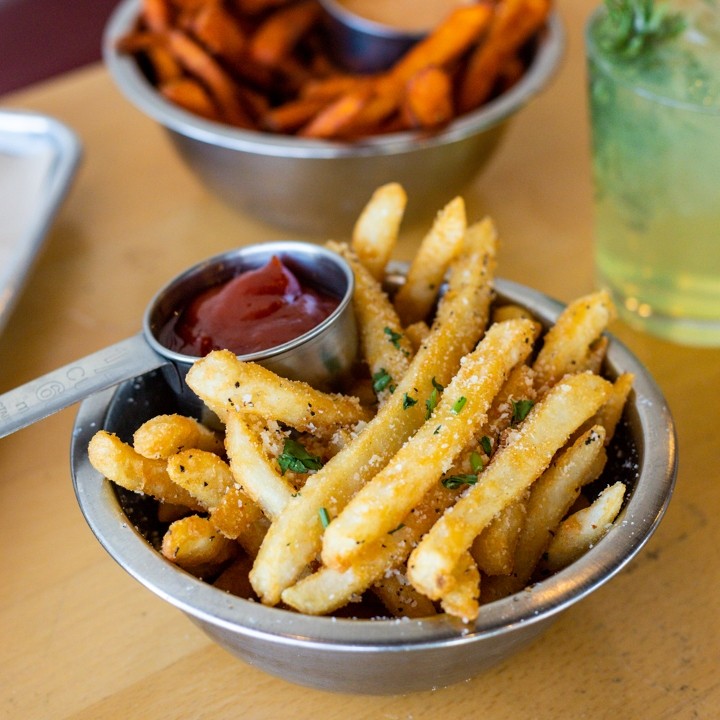 Crispy Parmesan Fries (v)