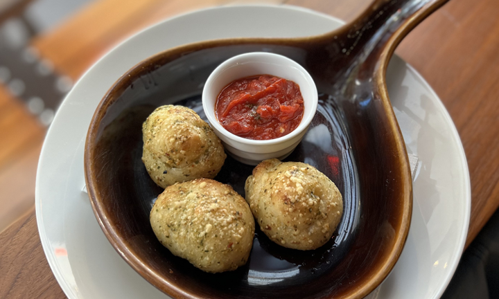 3 Piece Garlic Knots