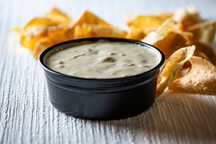 Chips & 8oz Queso Planta