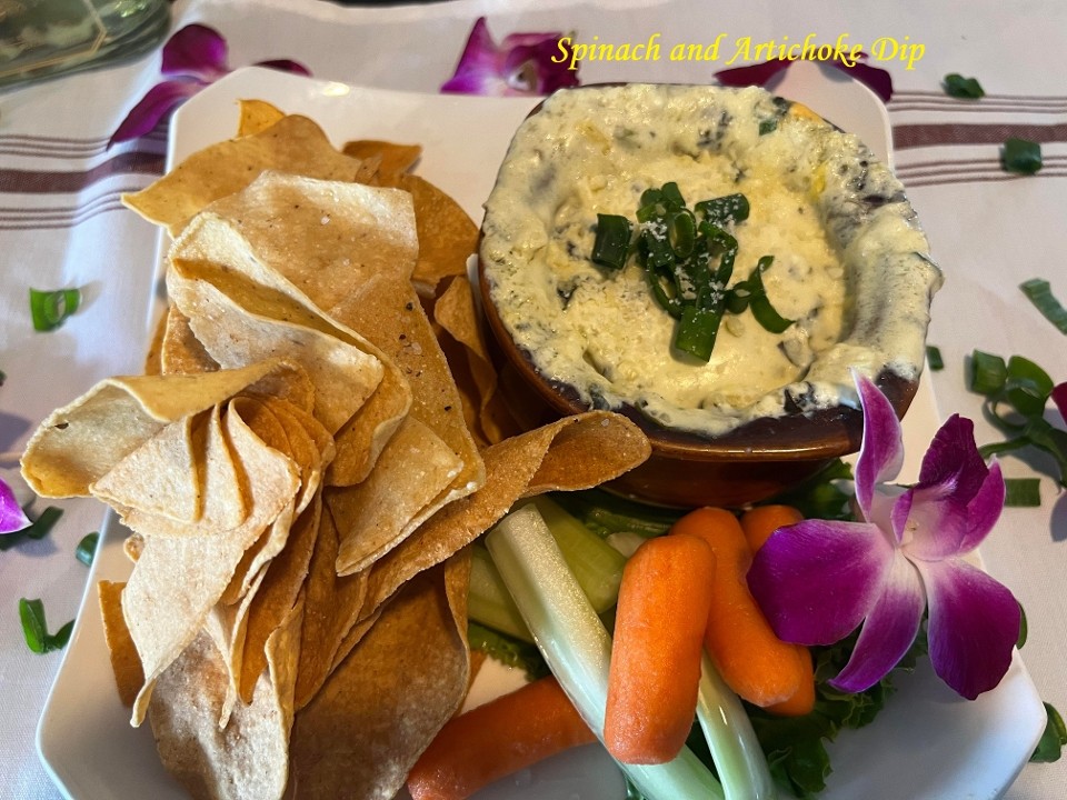 Spinach and  Artichoke Dip with Nacho Chips