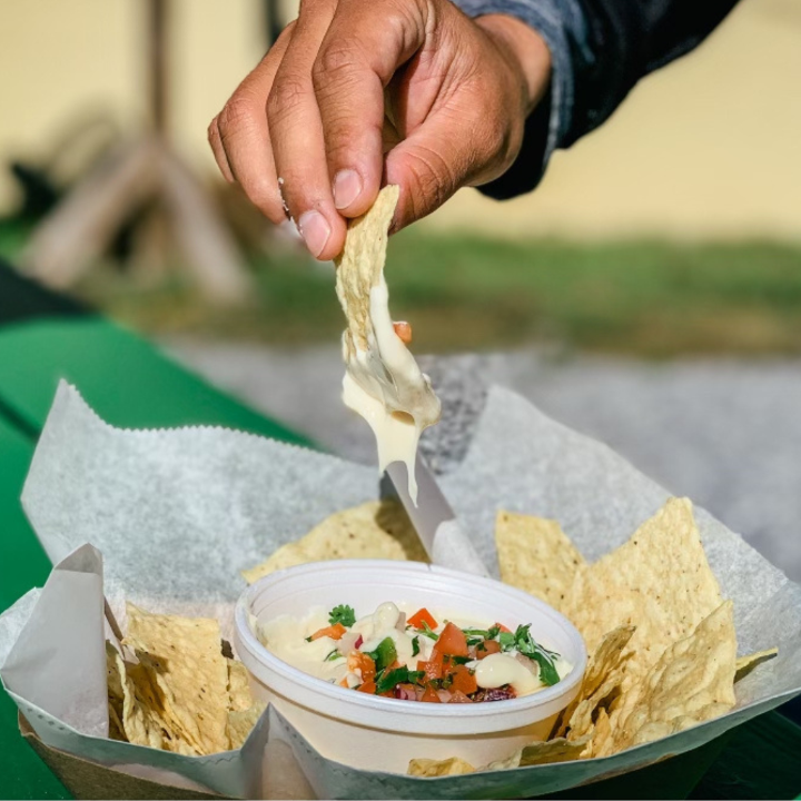 Queso & Chips