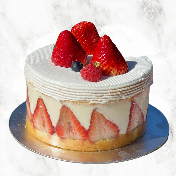 6'' Strawberry Custard Cake