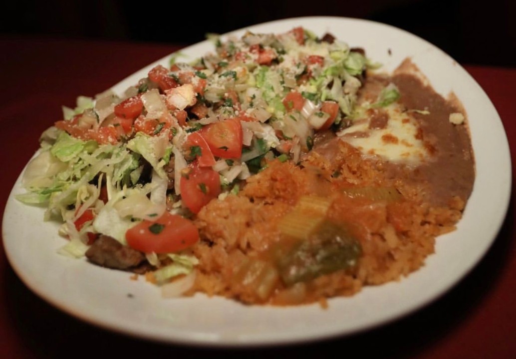 Sopes con Carne (L)