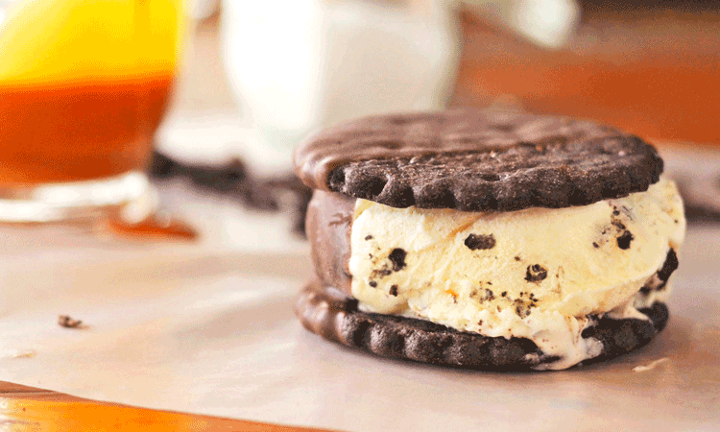 Single Salted Caramel Oreo Sandwich