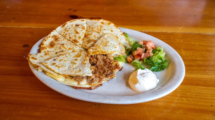 Deshebrada Quesadilla