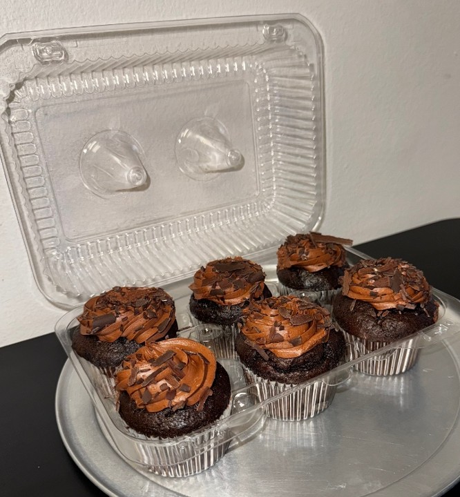 Chocolate Cupcakes (6 Pack)