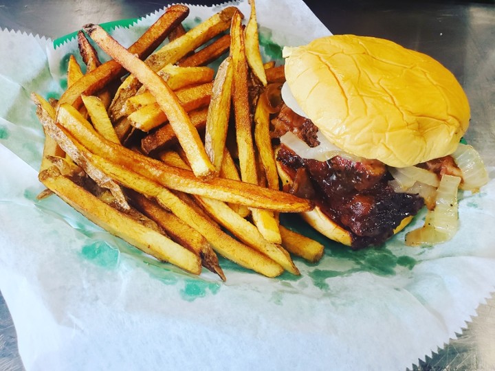 Brisket Sandwich w/fries