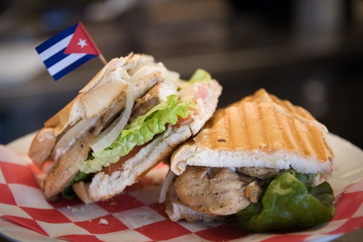 Chicken Sandwich (Pan con Pechuga de Pollo)