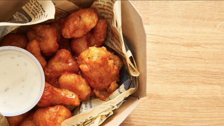 Cauliflower bites with Smoky Sriracha