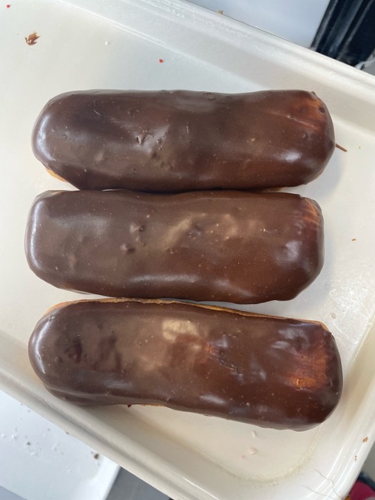 Eclair without topping