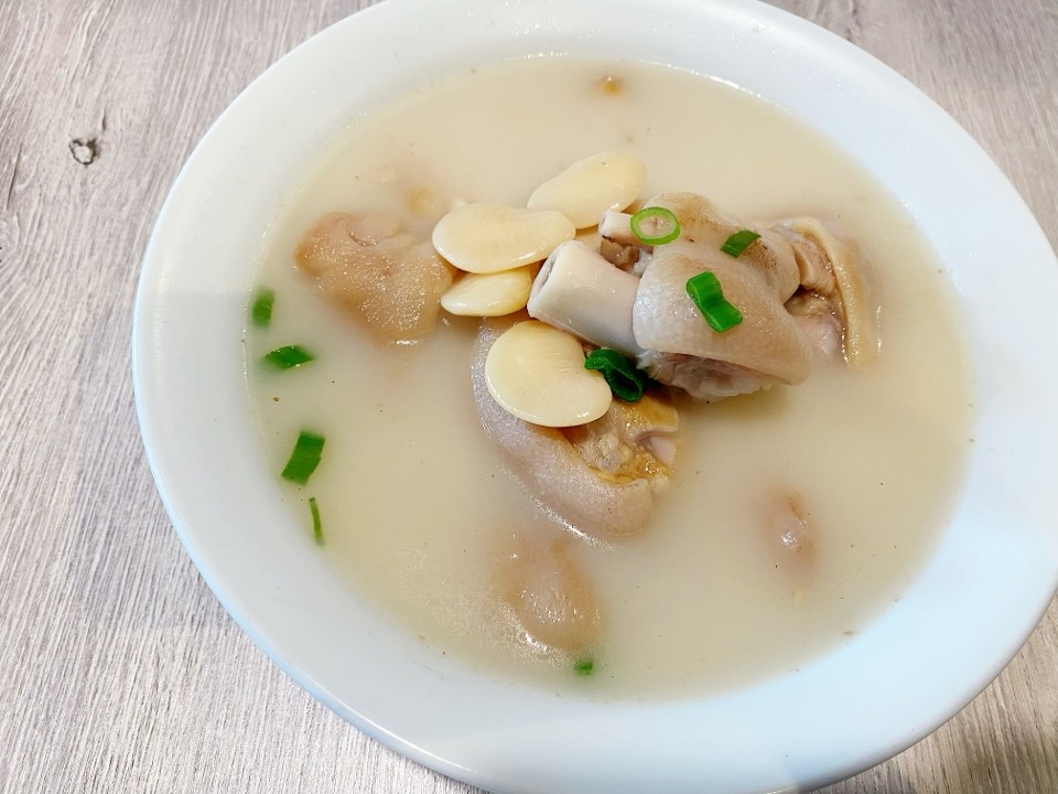 T03老妈蹄花汤 pork Trotter soup with white bean