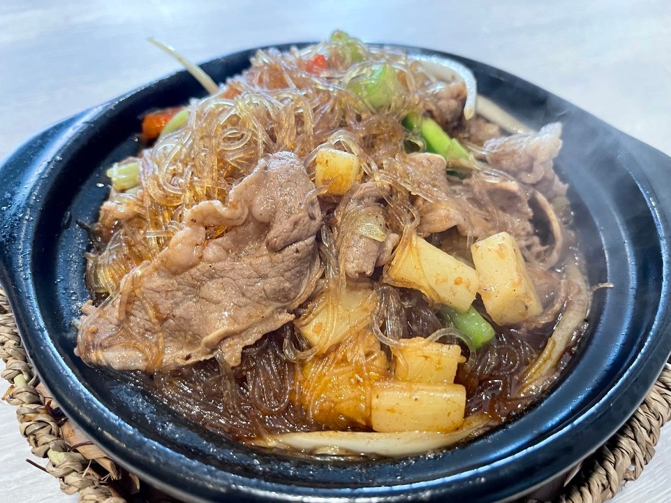 C07沙茶肥牛粉丝煲 Satay Beef with Vermicelli Noodles