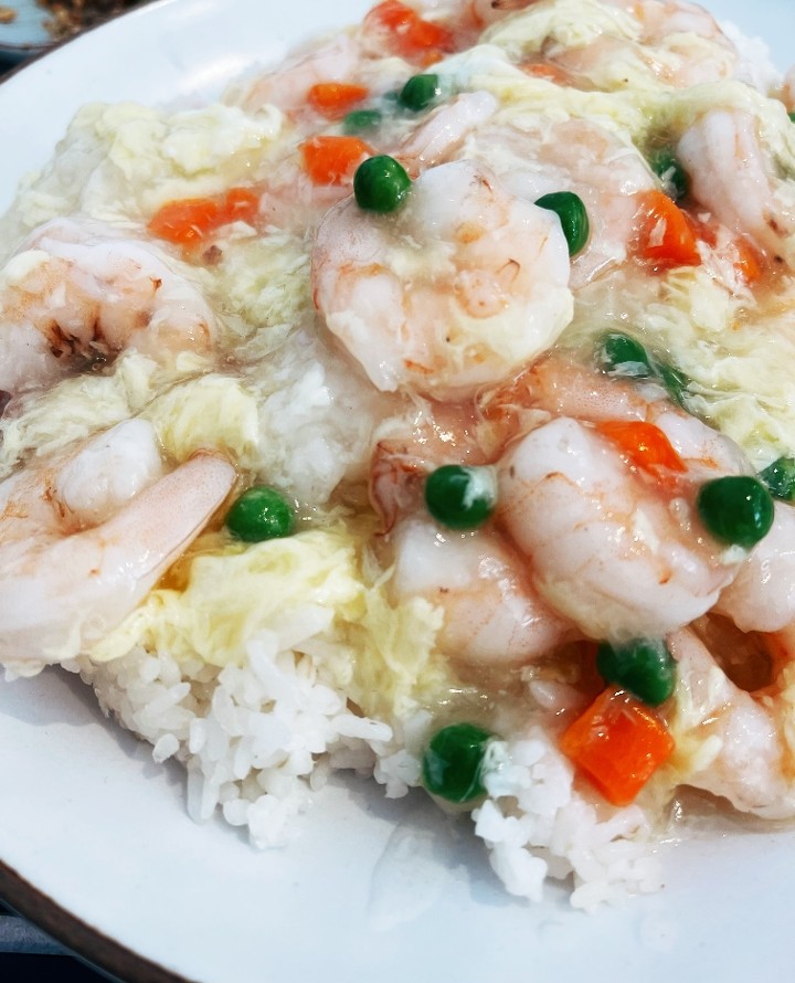 F05滑蛋虾仁饭 Scrambled Egg with Shrimp Over Rice