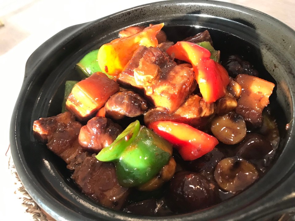 H13红烧肉焖栗子Stewed pork with chestnuts