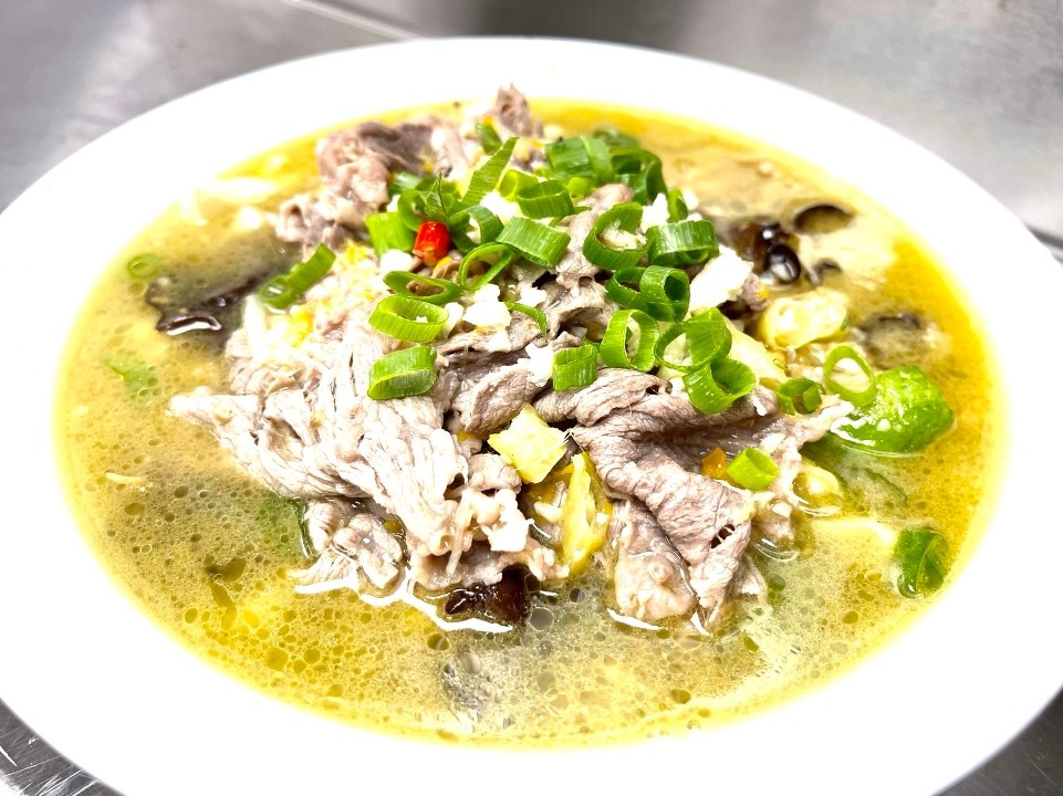 H10酸汤金针菇肥牛Hotpot Beef in Sour and Spicy Soup