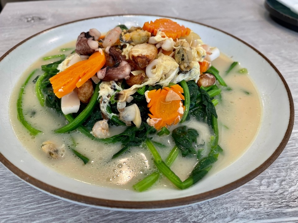 H15浓汤海鲜浸菠菜Seafood bisque with spinach