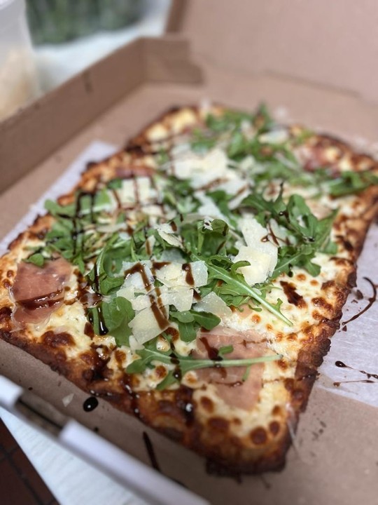 Med Arugula Prosciutto Pizza