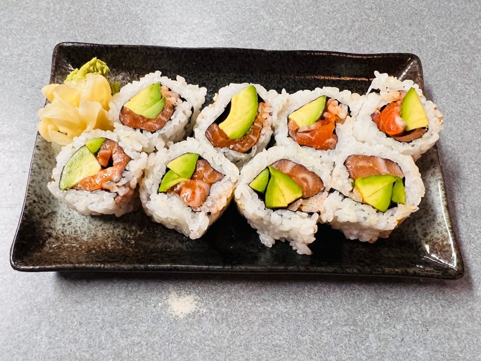 Spicy salmon avo roll