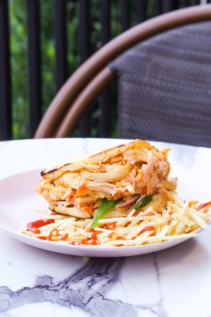 AREPA RELLENA CON POLLO