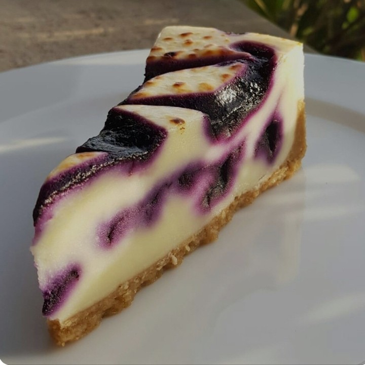 Blueberry brulee cheesecake