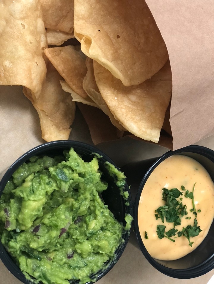 Dip Duo - Queso, Guac & Chips