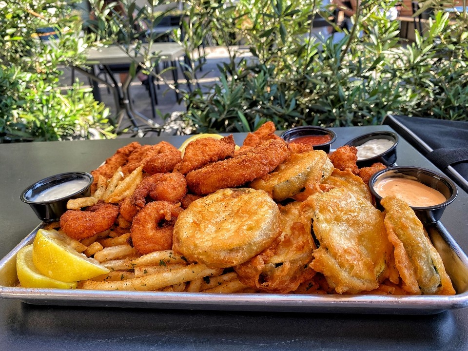 FRIED SEAFOOD PLATTER TO SHARE