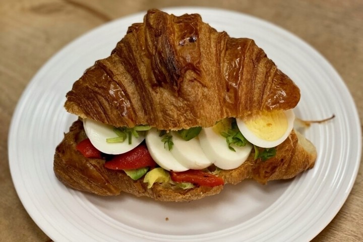 Chipotle Avocado & Egg Croissant Sandwich