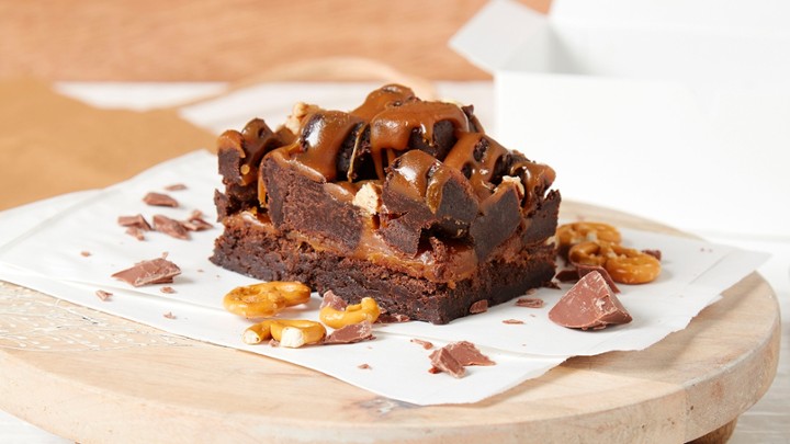 Caramel Pecan Rocky Brownie