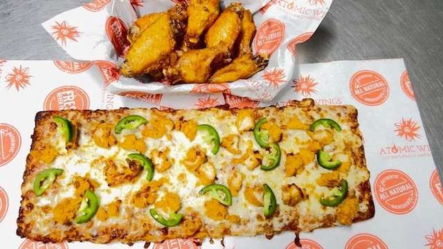 20 Traditional Wings & FlatBread Pizza Combo