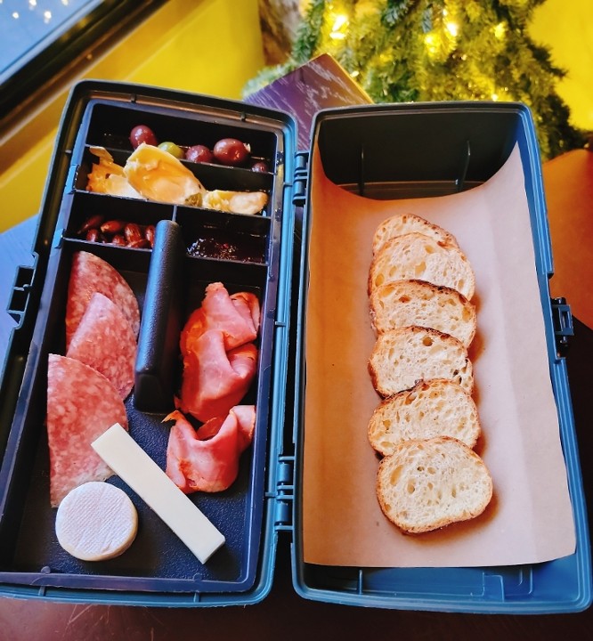 Camp West - Snackle Box