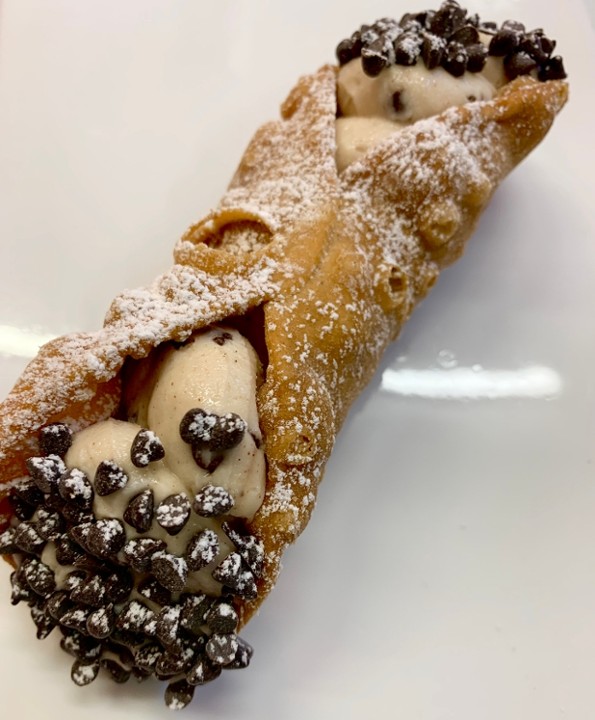 Cannoli w/ Traditional Shell