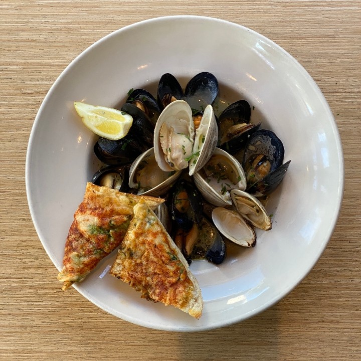 Steamed Mussels & Clams