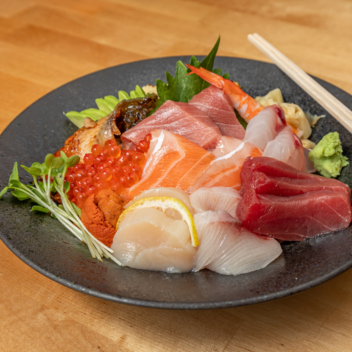 Deluxe Assorted Sashimi Bowl - Deluxe Chirashi Don