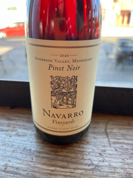 BT Navarro Pinot Noir