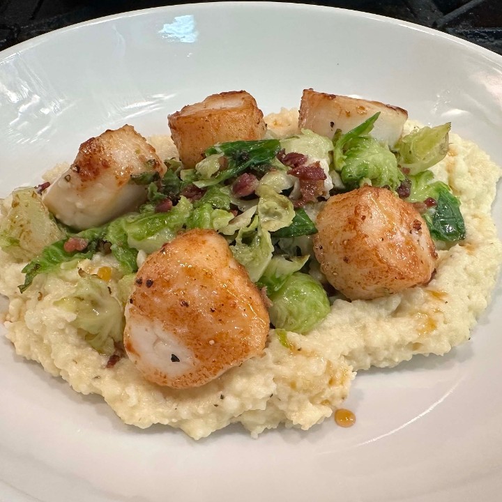 Scallops with Grits (gf)